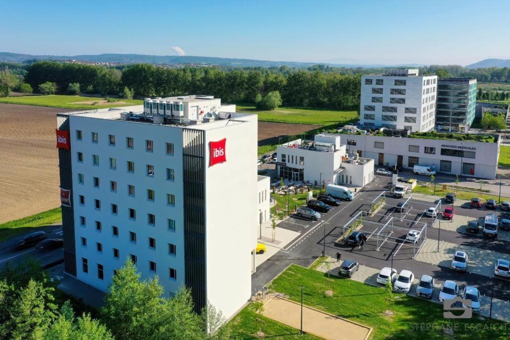 Ibis Bourgoin Jallieu Medipole Exterior foto